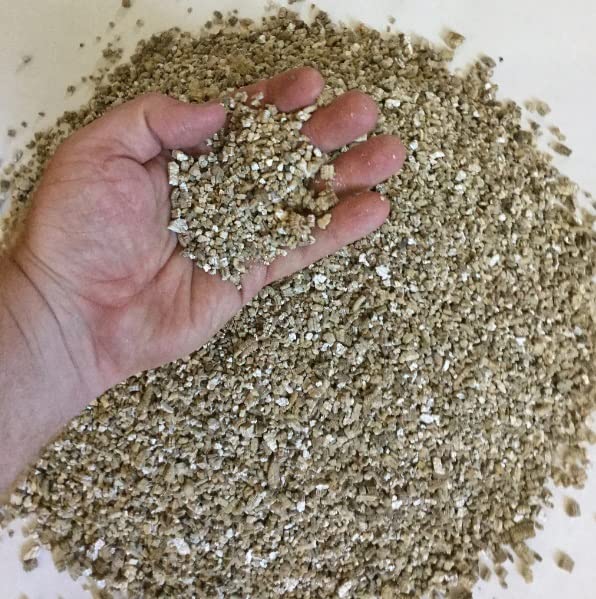 CZ Grain Premium Layer Feed Crumbles for Chickens - Designed for The Whole Laying Period