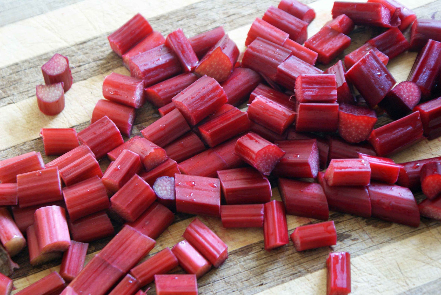 Victoria Rhubarb Seeds - Heirlooom -Used in pies, tarts,Muffins and jams,Organic