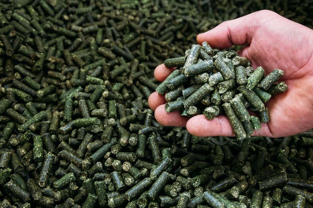 CZ Grain Alfalfa Pellets for Feeding - Guinea Pigs, Rabbits, Birds and More Small Animal Pets