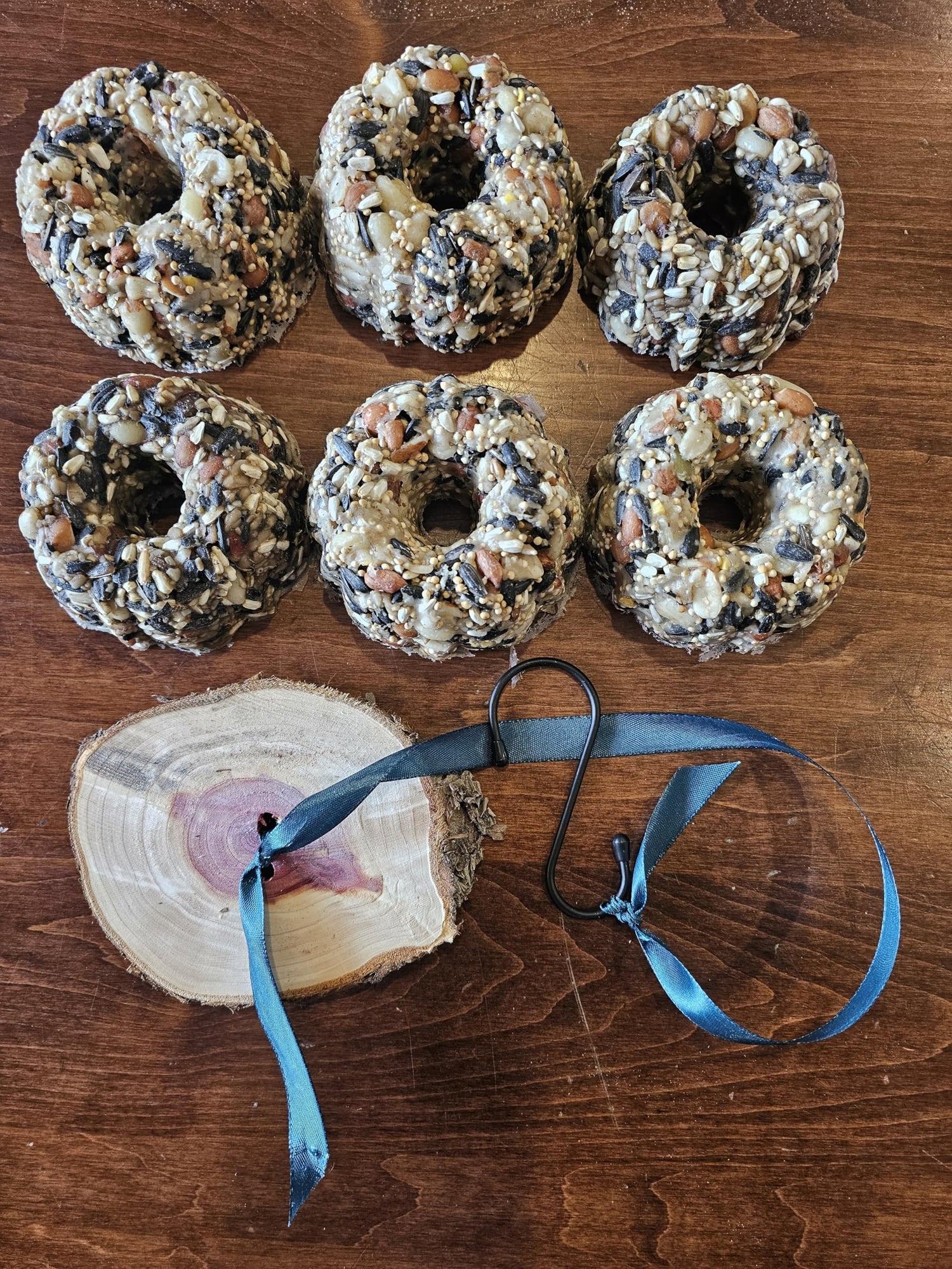 6 Bird Food Donuts and Hanging Feeder - Handmade Feeder and Bird Feed Donuts to Attract Songbirds, Cardinals, Robins - Bird Watching